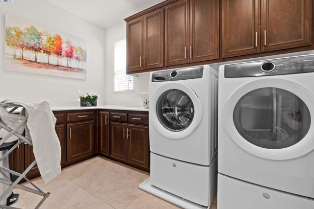 4440 Pine Mountain Way, Dublin CA: https://media.crmls.org/mediaz/5ee8a823-cb08-478f-bb1b-130d14d8822a.jpg