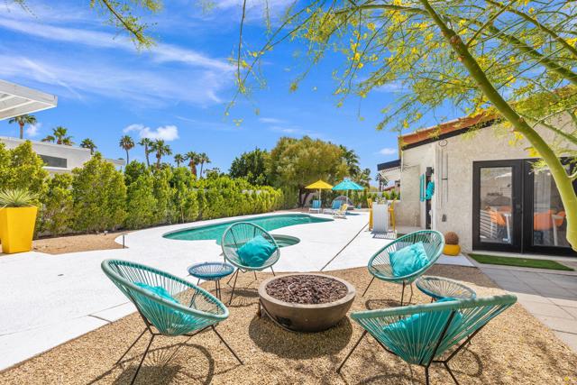 1862 N Nogales Way, Palm Springs CA: https://media.crmls.org/mediaz/5ee8cdbf-24a5-4921-908f-3ba4511bc0b3.jpg