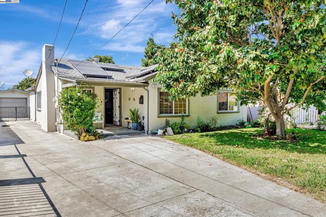1127 Madera Ave, Menlo Park CA: https://media.crmls.org/mediaz/5ee8d146-0a3f-4db5-85d3-e6073030d8f3.jpg