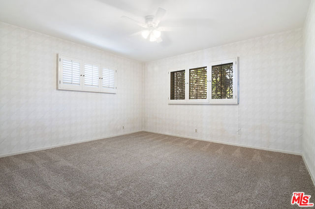 180 N Highland Avenue, Los Angeles CA: https://media.crmls.org/mediaz/5ee90b90-1546-49af-843d-791b6ff0cbe3.jpg