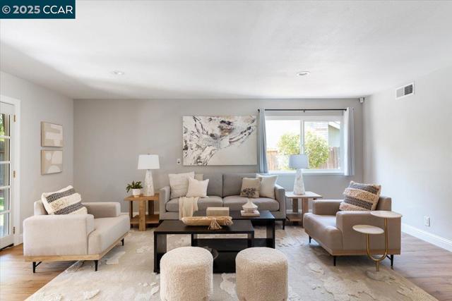 4536 Birch Bark Rd, Concord CA: https://media.crmls.org/mediaz/5ee94f0a-0b88-4ef8-bc93-66c9a3716727.jpg
