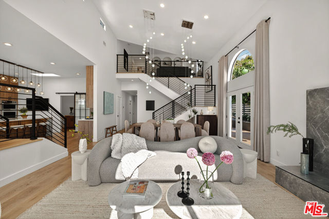 2603 Crestmoore Place, Los Angeles CA: https://media.crmls.org/mediaz/5eea0685-aa68-4cf2-85f1-8e13018d4d7d.jpg