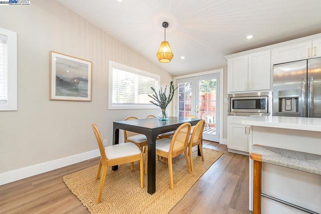 697 Lakewood Dr, Sunnyvale CA: https://media.crmls.org/mediaz/5eea5bbd-39f4-4dd6-9621-011881c29d56.jpg