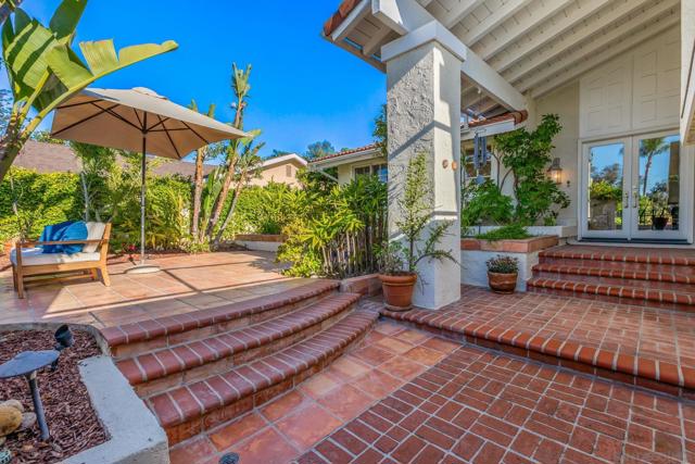 27126 Mariscal Ln, Mission Viejo CA: https://media.crmls.org/mediaz/5eeb34b7-bf28-46bc-bcfc-f5dc3e9721a2.jpg