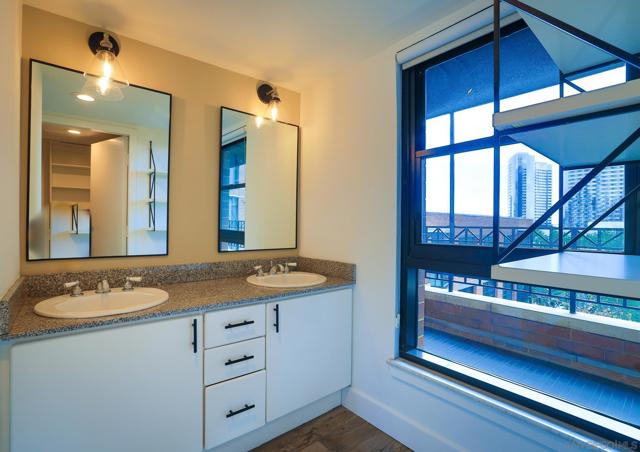 500 W Harbor Dr, San Diego CA: https://media.crmls.org/mediaz/5eeba3eb-38a1-4fa9-b9fb-fe56b69b7724.jpg