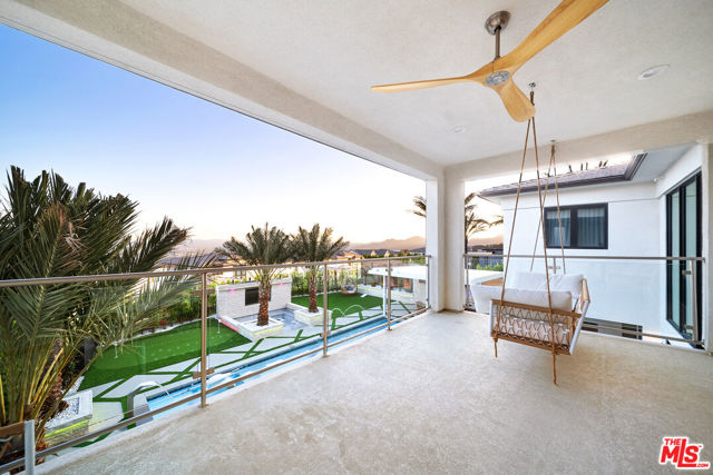 20216 W Albion Way, Porter Ranch CA: https://media.crmls.org/mediaz/5eec4819-7844-42ee-a816-4745603e6c7e.jpg