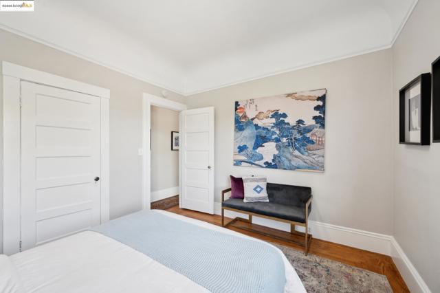 1042 Santa Clara Ave, Alameda CA: https://media.crmls.org/mediaz/5eec715d-e4bc-4da8-adad-0e3f483f9e01.jpg