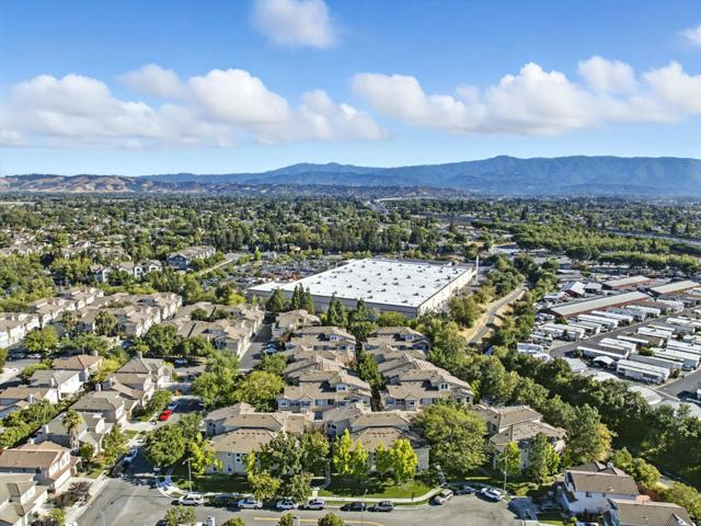 561 Manhattan Place, San Jose CA: https://media.crmls.org/mediaz/5eed8bea-4236-41d5-a314-33a7188650af.jpg