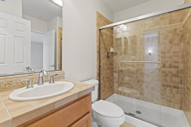 204 Daylily Ln, Patterson CA: https://media.crmls.org/mediaz/5eed9f1d-2576-4c22-aaca-4741f04413e9.jpg