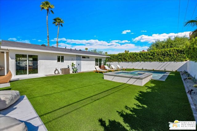 2002 N Whitewater Club Drive, Palm Springs, CA 92262