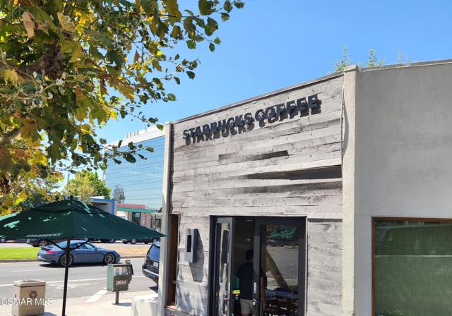 11645 Montana Avenue, Los Angeles CA: https://media.crmls.org/mediaz/5eeea4df-130a-430c-ad9b-695f3f9c4979.jpg