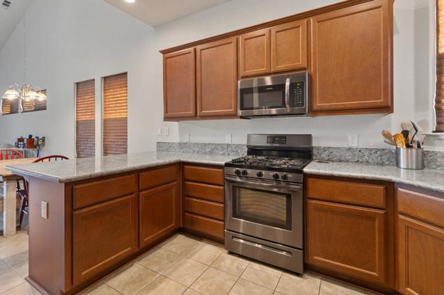 572 St Helena Drive, Newman CA: https://media.crmls.org/mediaz/5eef535e-d500-4fdd-8538-857c1caaf152.jpg