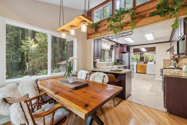 17520 Comanche Trail, Los Gatos CA: https://media.crmls.org/mediaz/5eef590b-773b-4462-86b6-5367057945bb.jpg