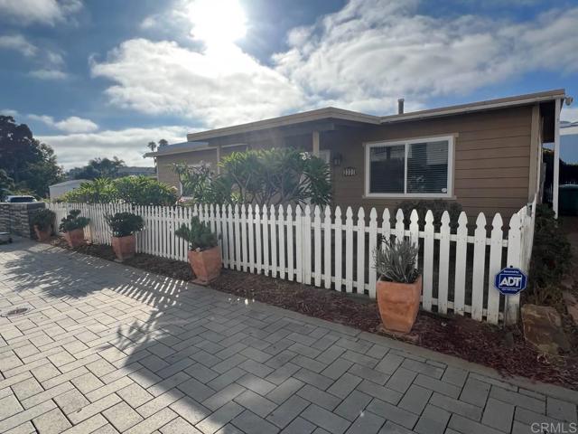 3327 Tyler St, Carlsbad CA: https://media.crmls.org/mediaz/5eef737d-ee84-4799-8294-2a9ffd751aa3.jpg
