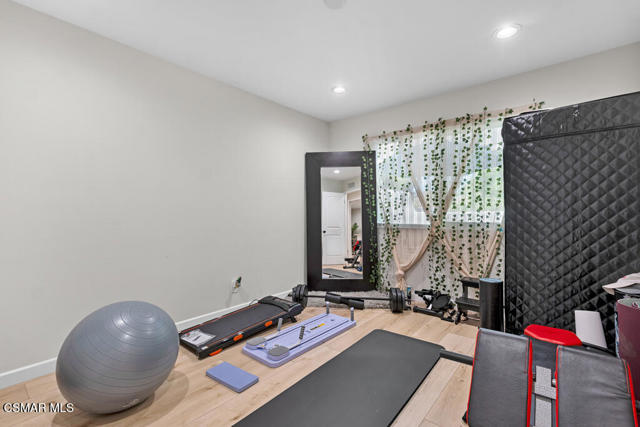 1118 Bright Glen Circle, Westlake Village CA: https://media.crmls.org/mediaz/5ef06859-fd52-4e68-8841-ffebc9d8cb18.jpg