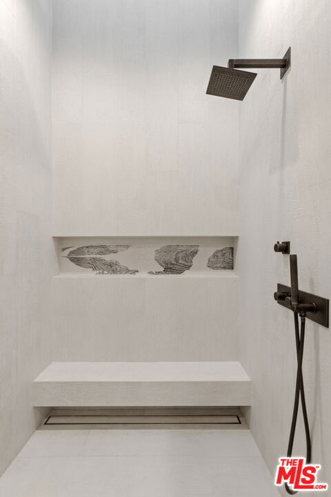 https://media.crmls.org/mediaz/5ef08f71-5218-49e6-8ba6-9f6fa76933cf.jpg?preset=X-Large