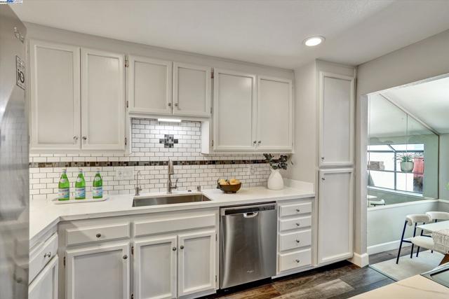4374 Valley Ave, Pleasanton CA: https://media.crmls.org/mediaz/5ef1058b-5dd5-4a13-9fc0-dfd3bda28850.jpg