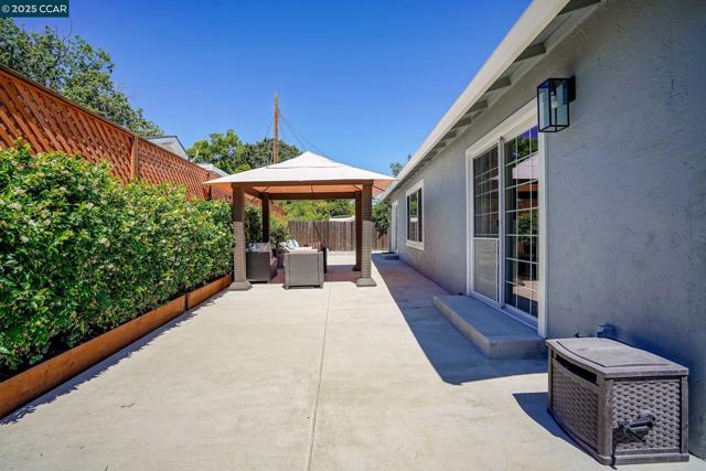 3979 Beechwood Court, Concord CA: https://media.crmls.org/mediaz/5ef1275e-7ce4-4e5a-8c87-c1adae4d5296.jpg