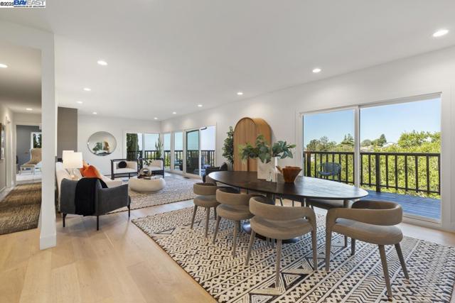 10336 Greenview Dr, Oakland CA: https://media.crmls.org/mediaz/5ef13e9d-3d70-4e91-9eb0-4b3c8481efd7.jpg