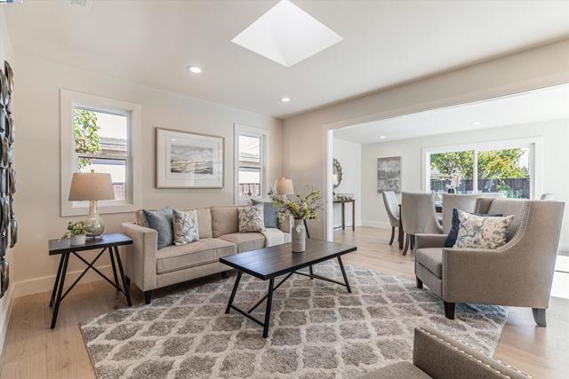 Image 9 of 49 For 344 Silvertip Ct