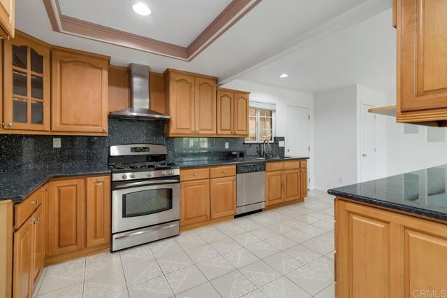 2412 Heatherwood Court, Escondido CA: https://media.crmls.org/mediaz/5ef206fc-1e45-46fb-95fd-e631c52eb29f.jpg