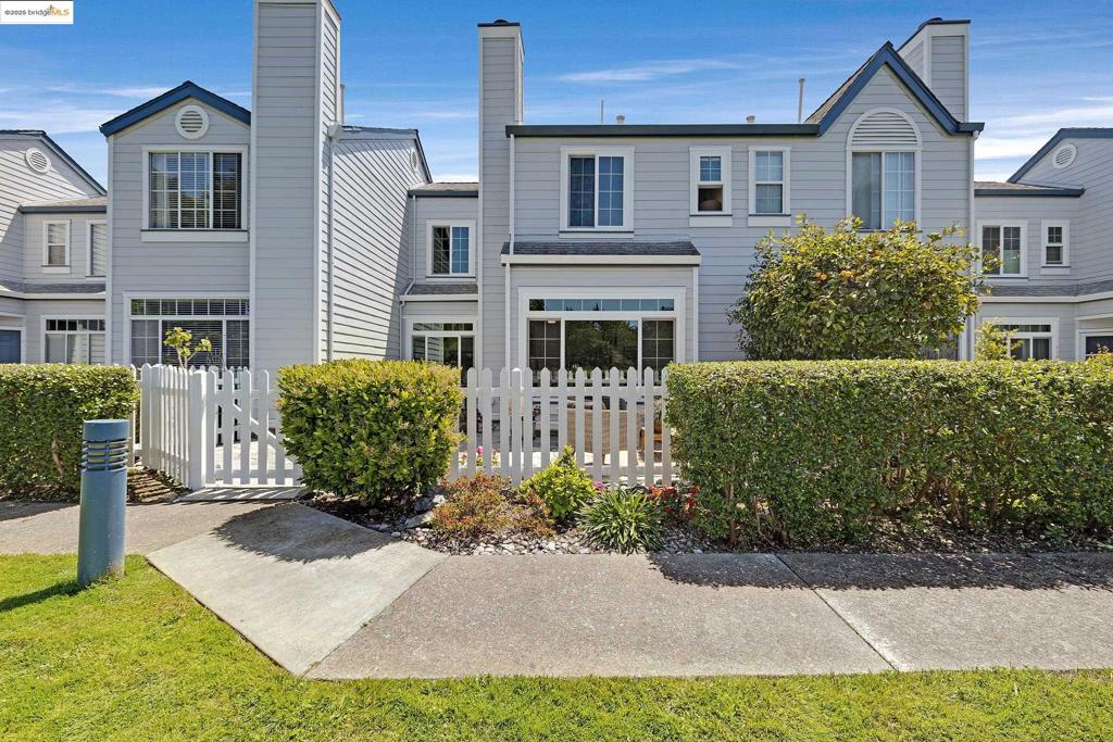 408 Commodore Dr