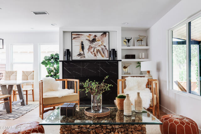14322 W Collins Street, Sherman Oaks CA: https://media.crmls.org/mediaz/5ef305c3-56cf-4c8d-8e38-85f2f8a93fc7.jpg