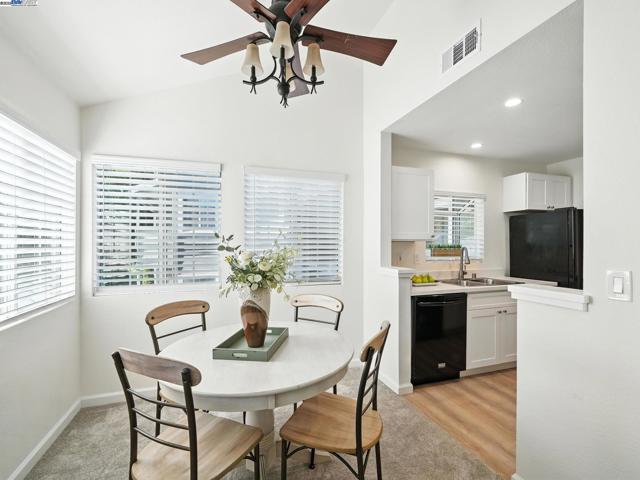 7635 Canyon Meadow Cir, Pleasanton CA: https://media.crmls.org/mediaz/5ef3acf6-2b57-404e-bdff-7f085ed4fdd0.jpg