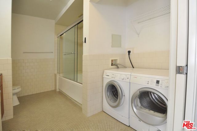 746 S Los Angeles Street, Los Angeles CA: https://media.crmls.org/mediaz/5ef3d13c-29b1-4bd0-a5ef-ebe446276636.jpg