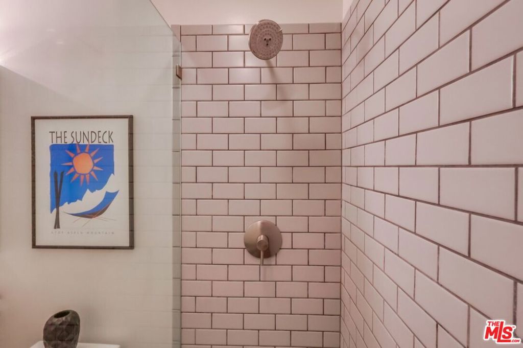 https://media.crmls.org/mediaz/5ef44c8a-a0f8-484e-9bdc-1f2da21b797d.jpg?preset=X-Large