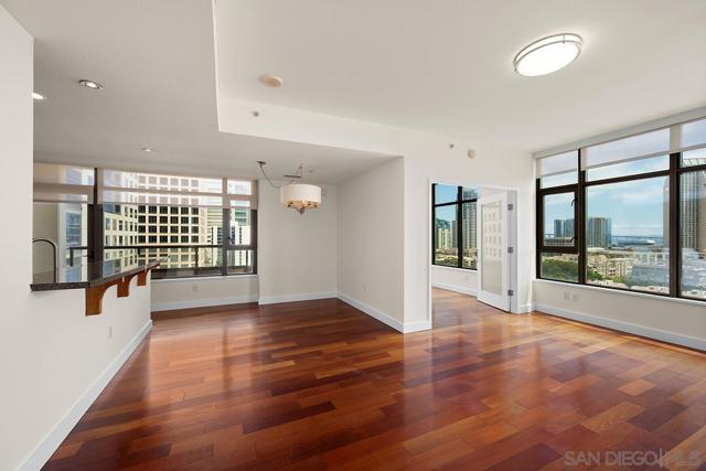 700 W E Street, San Diego CA: https://media.crmls.org/mediaz/5ef4629c-3417-45d1-85f3-c9ed52e14c0f.jpg