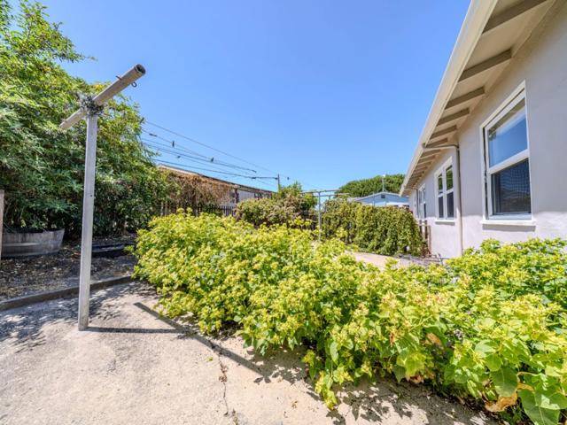 108 W Cliff Drive, Santa Cruz CA: https://media.crmls.org/mediaz/5ef4f05b-a4a7-42e4-b25c-7c6533a70922.jpg