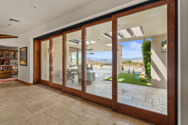 31 Hillcrest Drive, Rancho Mirage CA: https://media.crmls.org/mediaz/5ef523b6-e94d-4c71-90bb-cd9b70d3d47a.jpg