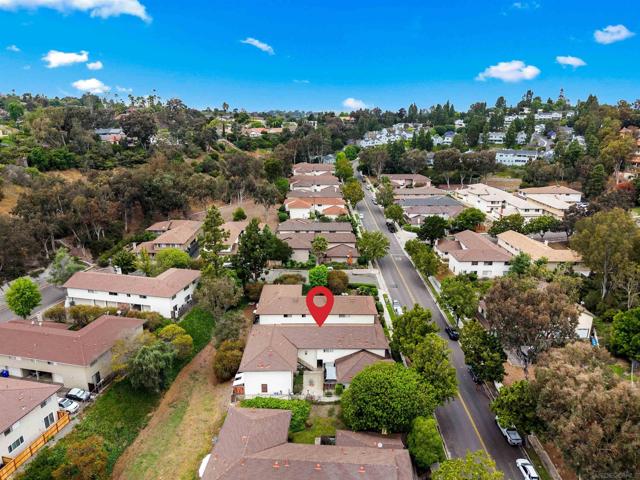 2139 Via Esmarca, Oceanside CA: https://media.crmls.org/mediaz/5ef5d291-3995-4596-9e7d-3a20cdf74d1f.jpg