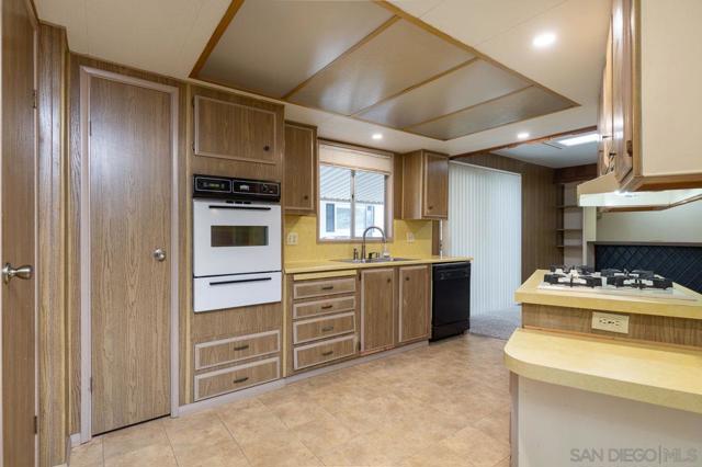 1219 E Barham Dr Spc 106, San Marcos CA: https://media.crmls.org/mediaz/5ef67676-cf0d-4f86-b07f-55e9ffbae2e0.jpg
