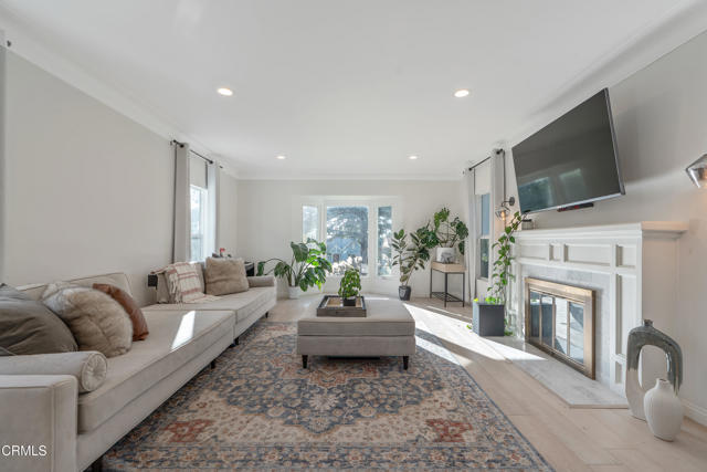 Detail Gallery Image 5 of 42 For 5200 Dahlia Dr, Los Angeles,  CA 90041 - 3 Beds | 3 Baths