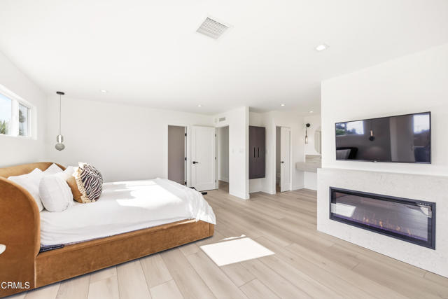 34 Vientos Road, Camarillo CA: https://media.crmls.org/mediaz/5ef8129e-2104-4b1c-baae-73f3372f1cdd.jpg