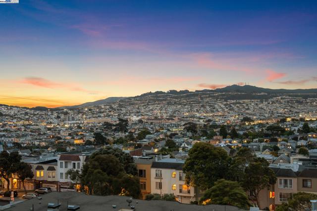 471 JOOST AVENUE, San Francisco CA: https://media.crmls.org/mediaz/5ef81897-8651-421e-8592-dc3cba5581c2.jpg