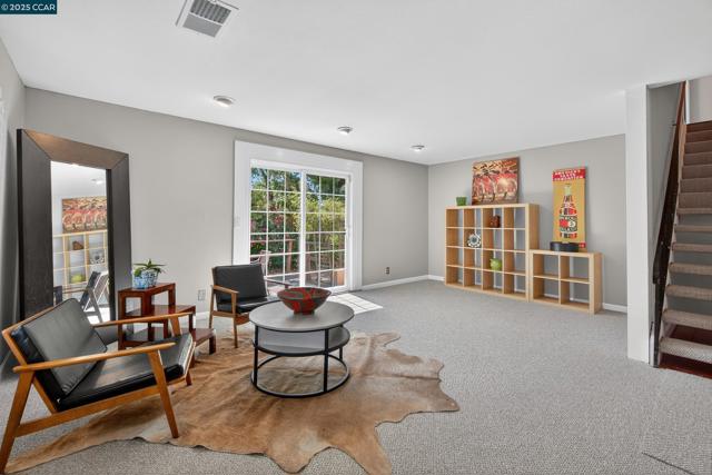 2173 Madrone Dr, Fairfield CA: https://media.crmls.org/mediaz/5ef830f6-2d3f-4be4-bc45-6d2d703daec6.jpg