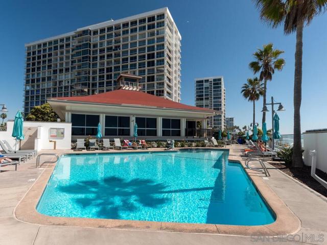 1720 Avenida del Mundo, Coronado CA: https://media.crmls.org/mediaz/5ef84e9e-ad9c-45ed-bc28-ab5724c4a14d.jpg