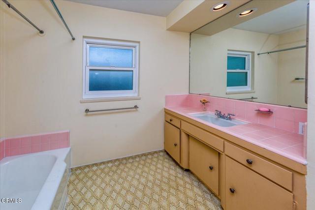 1715 Fair Oaks Avenue, South Pasadena CA: https://media.crmls.org/mediaz/5ef86bac-c050-4c59-a329-9220513ba66e.jpg