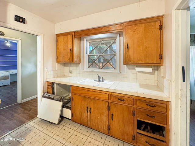 22950 Humming Bird Way, Calabasas CA: https://media.crmls.org/mediaz/5ef8f0b8-15e3-428f-974b-5da0bcb925db.jpg