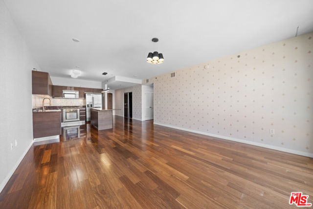 3785 Wilshire Boulevard, Los Angeles CA: https://media.crmls.org/mediaz/5ef9ab19-dd3f-48cd-8afa-dca629c32252.jpg