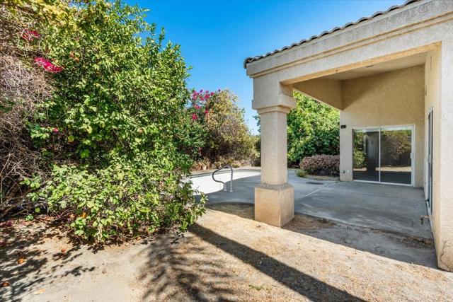 41995 Hemingway Court, Palm Desert CA: https://media.crmls.org/mediaz/5ef9ec20-b9cc-4b2c-9b53-094ecf31f72e.jpg