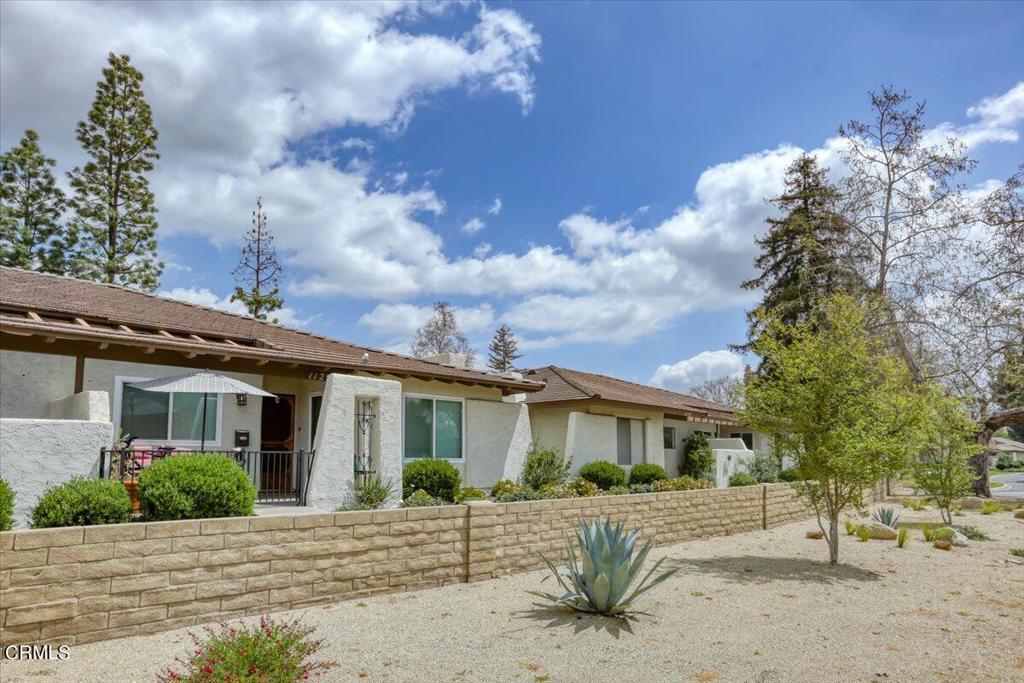 1127 Glenbridge Circle W