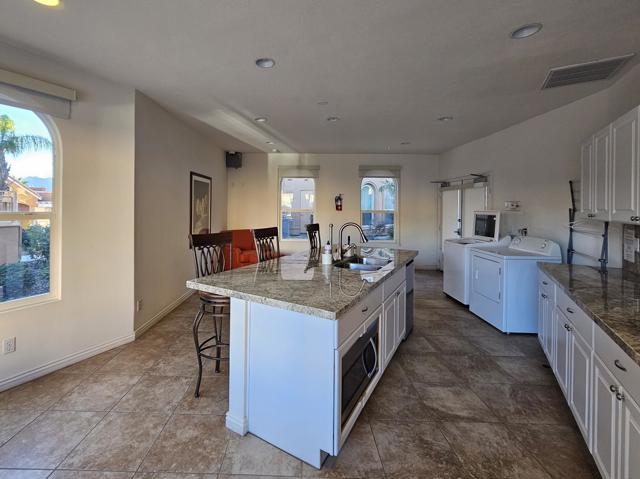 45245 Seeley Drive, La Quinta CA: https://media.crmls.org/mediaz/5efacc69-6544-421b-b59d-0b4b1d64712e.jpg