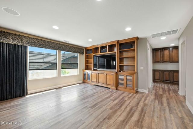 3194 Sunset Hills Boulevard, Thousand Oaks CA: https://media.crmls.org/mediaz/5efbc1ac-8074-4c9d-8dd9-fda9ddc981d7.jpg