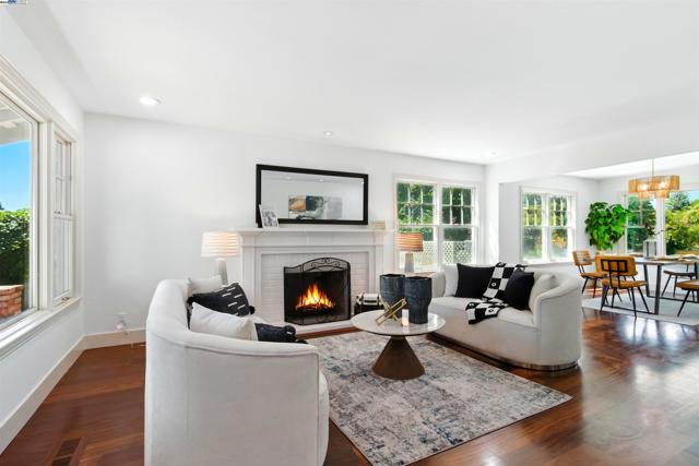 2673 Velvet Way, Walnut Creek CA: https://media.crmls.org/mediaz/5efcdb6c-8a34-4bf2-a6ff-04aa4985d2c8.jpg