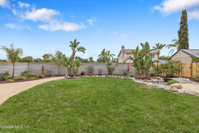 1532 Lorena Drive, Oxnard CA: https://media.crmls.org/mediaz/5efd3cef-6b6f-4ee1-8015-7b3ce53a3cec.jpg