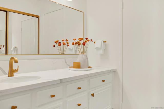 1122 Grape St, San Marcos CA: https://media.crmls.org/mediaz/5efdcde2-58f0-4b1f-a184-7ae6433b528e.jpg